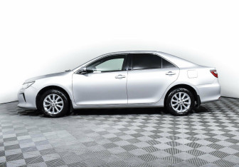 Подержанный автомобиль Toyota Camry Sedan 2017 года (3 фото)