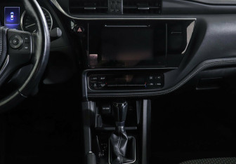 Подержанный автомобиль Toyota Corolla Sedan 2016 года (8 фото)