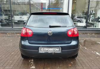 Подержанный автомобиль Volkswagen Golf Hatchback 2007 года (7 фото)