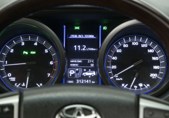 Подержанный автомобиль Toyota Land Cruiser Prado 2016 года (10 фото)