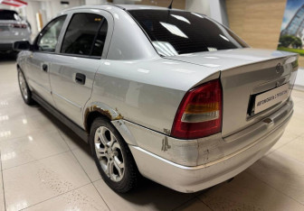 Подержанный автомобиль Chevrolet Viva 2005 года (6 фото)