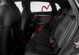 Подержанный автомобиль Audi A3 Hatchback 2021 года (10 фото)