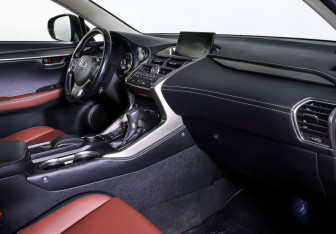 Подержанный автомобиль Lexus NX 2016 года (11 фото)