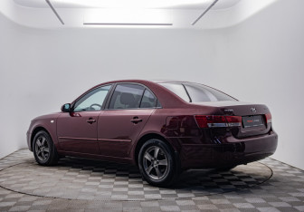 Подержанный автомобиль Hyundai Sonata 2008 года (7 фото)