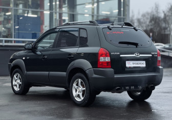 Подержанный автомобиль Hyundai Tucson 2008 года (7 фото)