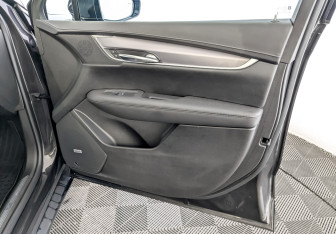 Подержанный автомобиль Cadillac XT5 2016 года (26 фото)