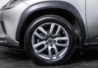 Подержанный автомобиль Lexus NX 2017 года (25 фото)
