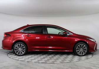 Подержанный автомобиль Toyota Corolla Sedan 2019 года (4 фото)