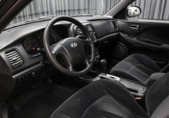Подержанный автомобиль Hyundai Sonata 2008 года (14 фото)