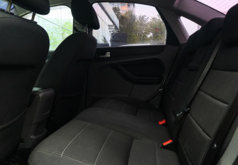 Подержанный автомобиль Ford Focus Sedan 2010 года (8 фото)