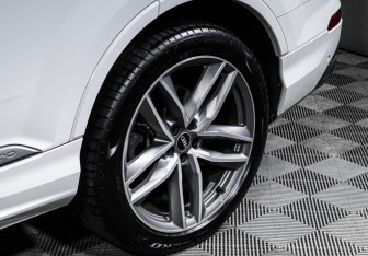 Подержанный автомобиль Audi Q7 2020 года (15 фото)