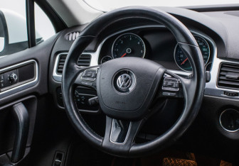 Подержанный автомобиль Volkswagen Touareg 2013 года (15 фото)