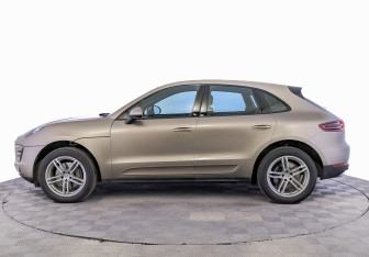Подержанный автомобиль Porsche Macan 2016 года (8 фото)