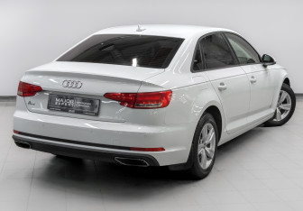 Подержанный автомобиль Audi A4 Sedan 2019 года (5 фото)