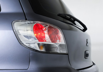 Подержанный автомобиль Mitsubishi Outlander 2005 года (20 фото)