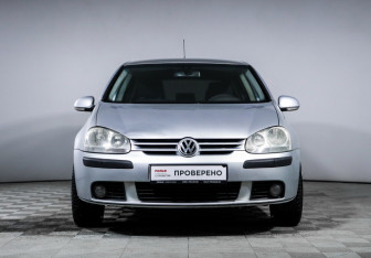 Подержанный автомобиль Volkswagen Golf Hatchback 2005 года (2 фото)