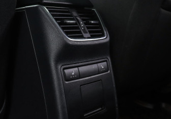 Подержанный автомобиль Skoda Octavia Wagon 2015 года (10 фото)