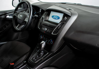 Подержанный автомобиль Ford Focus Hatchback 2017 года (10 фото)