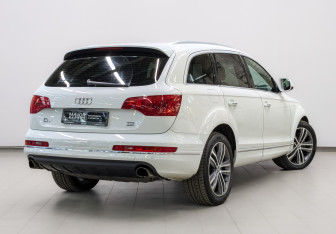 Подержанный автомобиль Audi Q7 2014 года (5 фото)