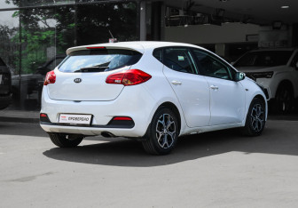 Подержанный автомобиль Kia Ceed Hatchback 2015 года (4 фото)