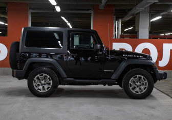 Подержанный автомобиль Jeep Wrangler 2014 года (4 фото)