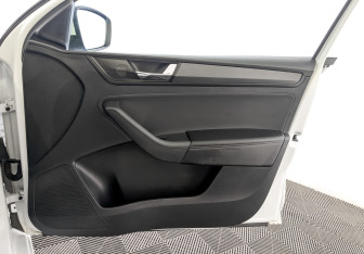 Подержанный автомобиль Skoda Rapid Liftback 2021 года (24 фото)