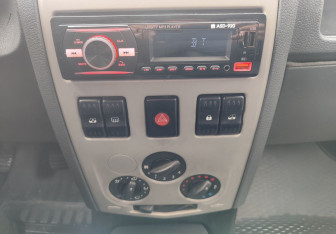 Подержанный автомобиль Renault Logan Sedan 2006 года (13 фото)