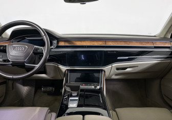 Подержанный автомобиль Audi A8 2020 года (10 фото)