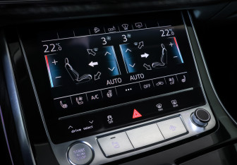 Подержанный автомобиль Audi Q8 2020 года (18 фото)