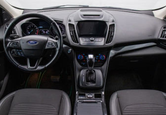 Подержанный автомобиль Ford Kuga 2018 года (13 фото)