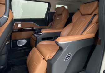 Подержанный автомобиль Hongqi HQ9 2022 года (10 фото)