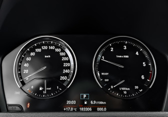 Подержанный автомобиль BMW X1 2018 года (16 фото)