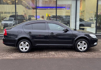 Подержанный автомобиль Skoda Octavia Liftback 2010 года (4 фото)