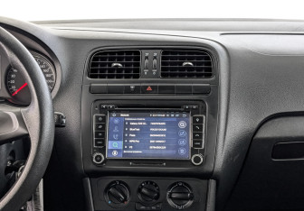 Подержанный автомобиль Volkswagen Polo Sedan 2017 года (17 фото)