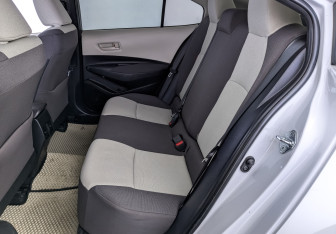 Подержанный автомобиль Toyota Corolla Sedan 2022 года (18 фото)