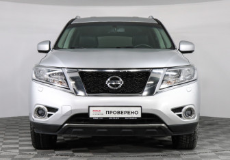 Подержанный автомобиль Nissan Pathfinder 2016 года (2 фото)