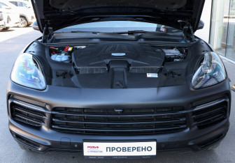 Подержанный автомобиль Porsche Cayenne 2020 года (9 фото)