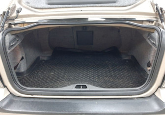 Подержанный автомобиль Volvo S60 2001 года (12 фото)