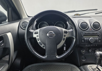 Подержанный автомобиль Nissan Qashqai 2009 года (12 фото)