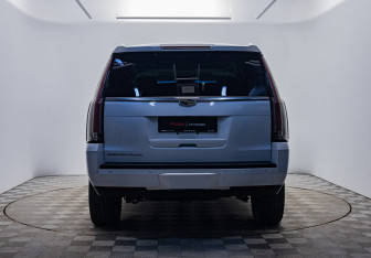 Подержанный автомобиль Cadillac Escalade Suv 2016 года (5 фото)