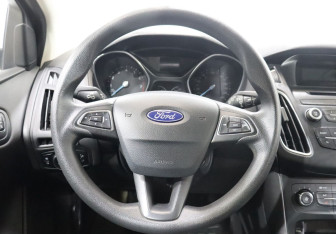 Подержанный автомобиль Ford Focus Wagon 2016 года (13 фото)