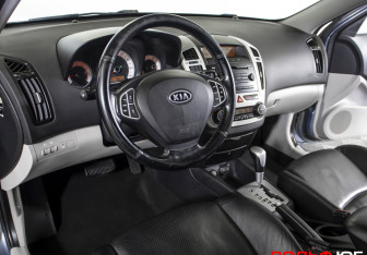 Подержанный автомобиль Kia Ceed Hatchback 2008 года (19 фото)