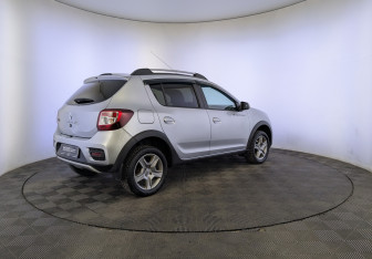 Подержанный автомобиль Renault Sandero 2021 года (5 фото)