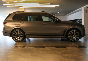 Новый BMW X7 2025 (3 фото)