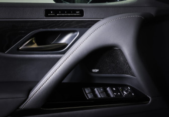 Подержанный автомобиль Lexus LX 2022 года (21 фото)