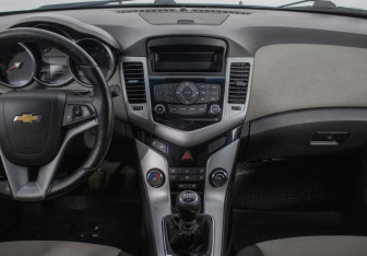 Подержанный автомобиль Chevrolet Cruze Sedan 2012 года (14 фото)
