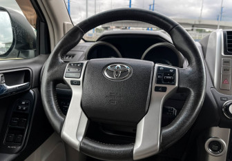 Подержанный автомобиль Toyota Land Cruiser Prado 2012 года (14 фото)