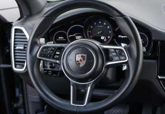 Подержанный автомобиль Porsche Cayenne 2018 года (16 фото)
