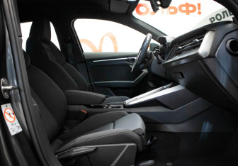 Подержанный автомобиль Audi A3 Hatchback 2021 года (27 фото)