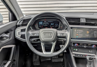 Подержанный автомобиль Audi Q3 2023 года (22 фото)